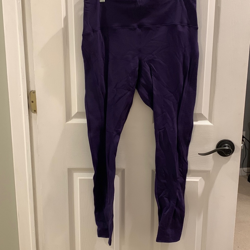 Women’s Lululemon fleece-lined legging in purple size 10